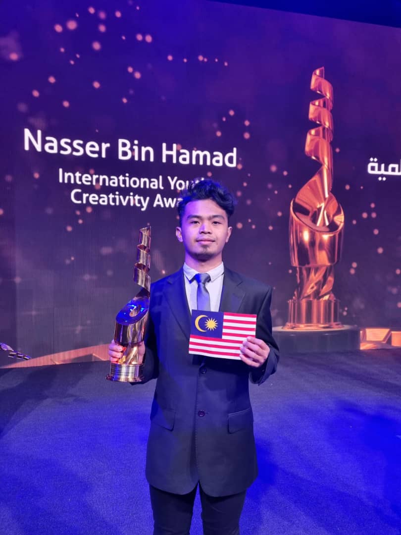 Nasri Rusni accepting NBH Award